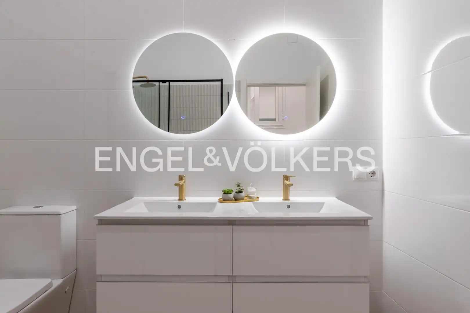 Bathroom of Flat for sale in Sevilla  with Air Conditioner, Heating and Balcony