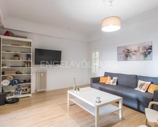 Sala d'estar de Apartament en venda en  Madrid Capital amb Calefacció i Traster