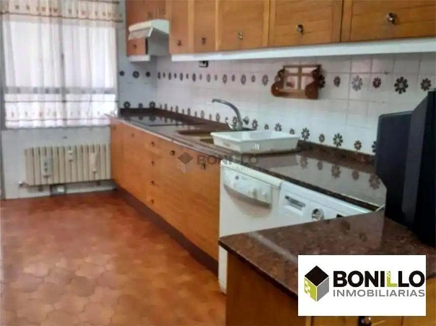 Küche von Wohnung zur Miete in Teruel mit Heizung, Terrasse und Abstellraum