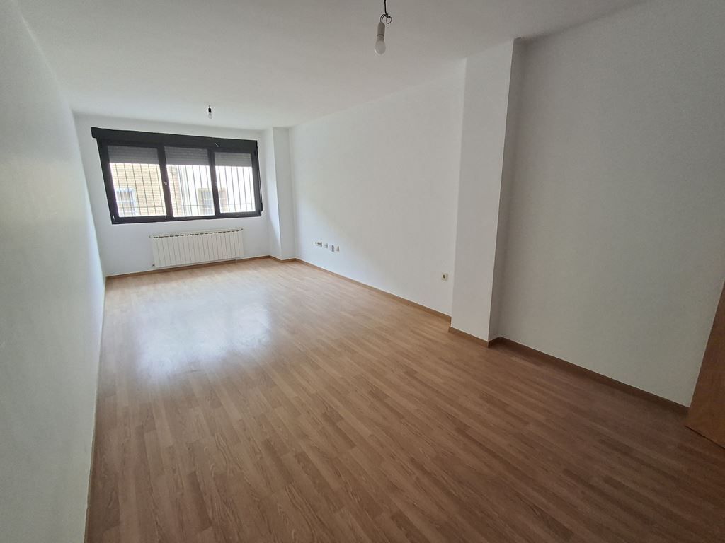 Planta baixa en venda en La Roda amb Calefacció i Terrassa