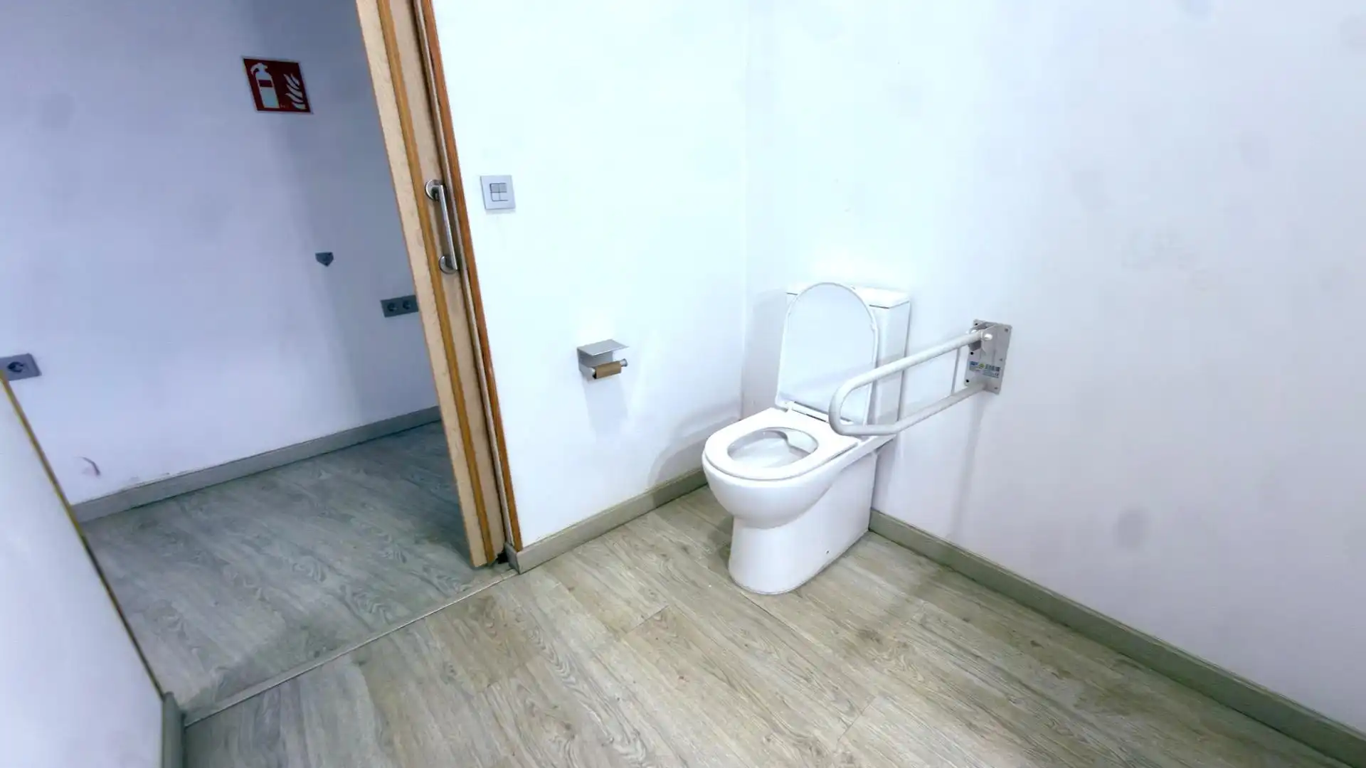 Baño de Local en venta en Ourense Capital  con Aire acondicionado y Amueblado