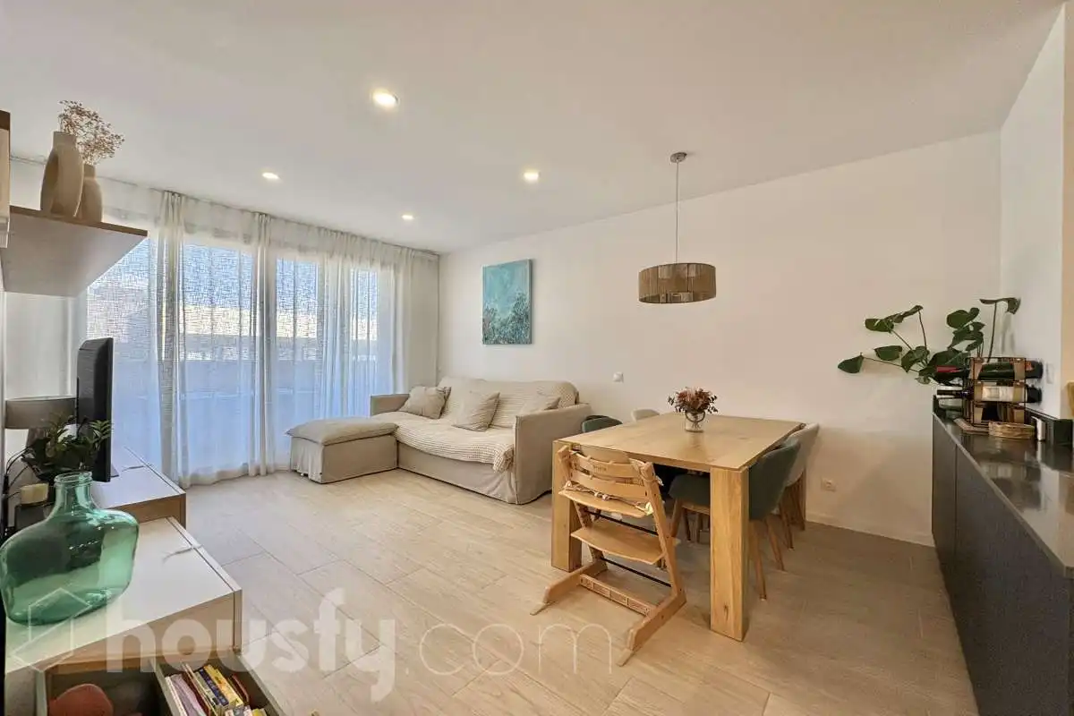 Sala d'estar de Dúplex en venda en Vilablareix amb Aire condicionat, Calefacció i Jardí privat