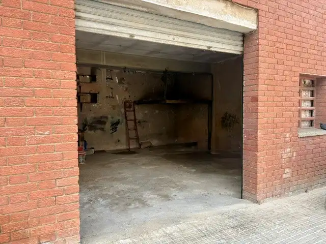 Aparcament de Casa o xalet en venda en Montcada i Reixac amb Calefacció, Terrassa i Forn