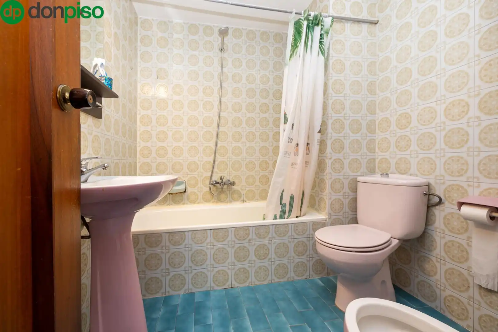 Bany de Apartament en venda en Granada amb Calefacció