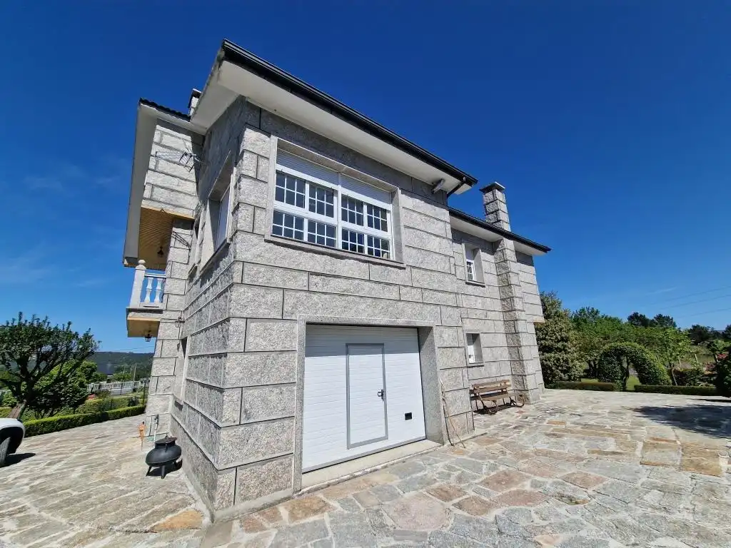 Vista exterior de Casa o chalet en venta en Ourense Capital  con Calefacción, Jardín privado y Parquet
