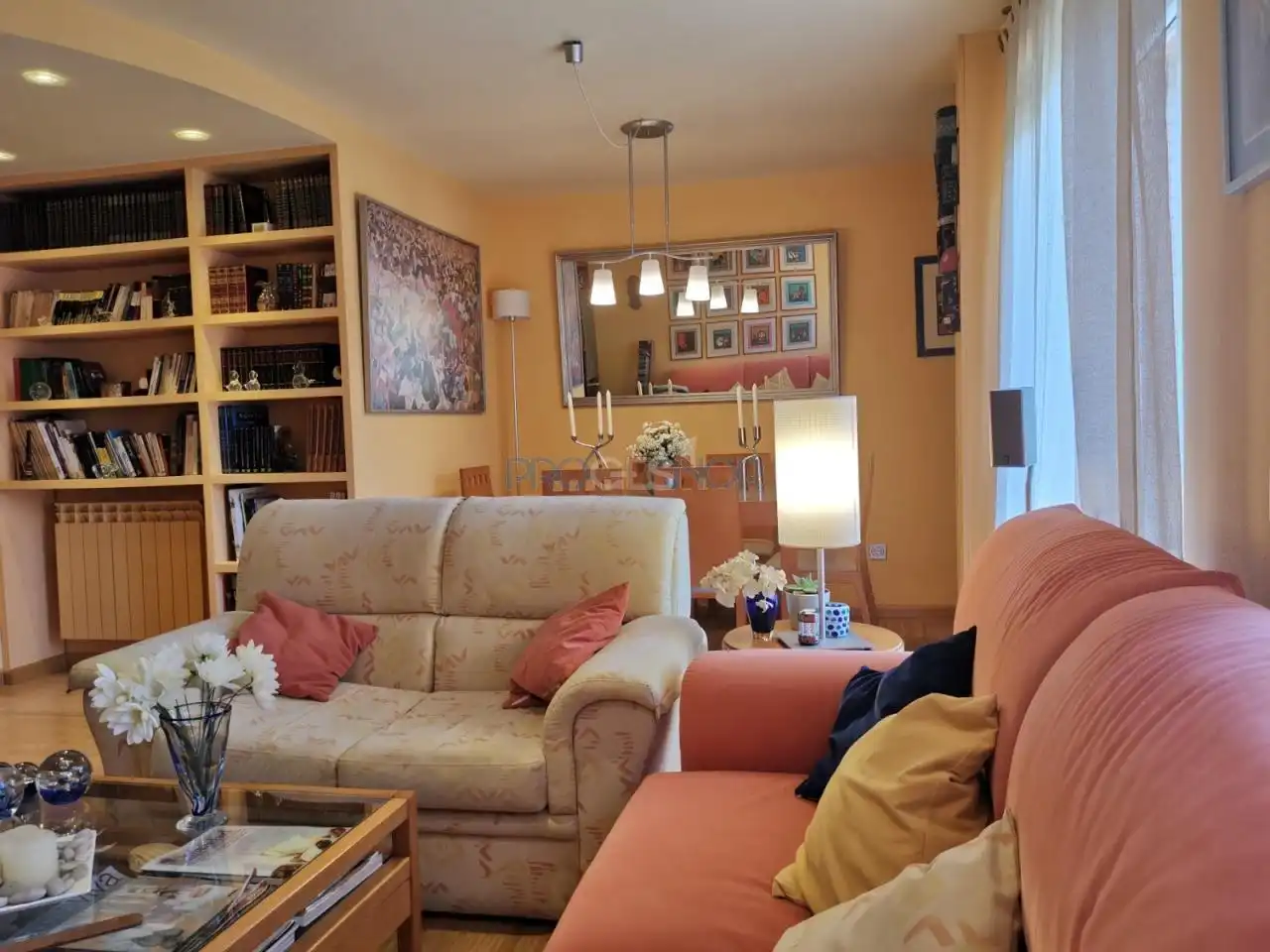 Sala de estar de Piso en venta en León Capital  con Calefacción, Trastero y Balcón