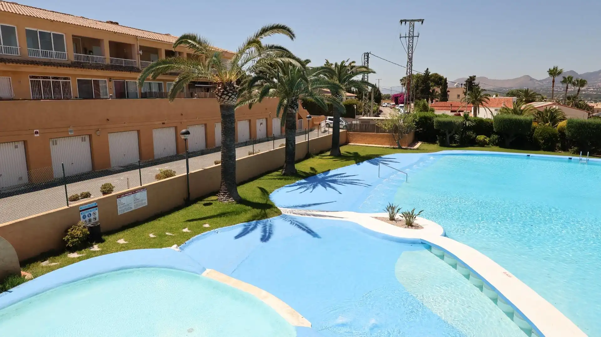 Piscina de Casa o chalet en venta en L'Alfàs del Pi con Aire acondicionado, Terraza y Piscina comunitaria