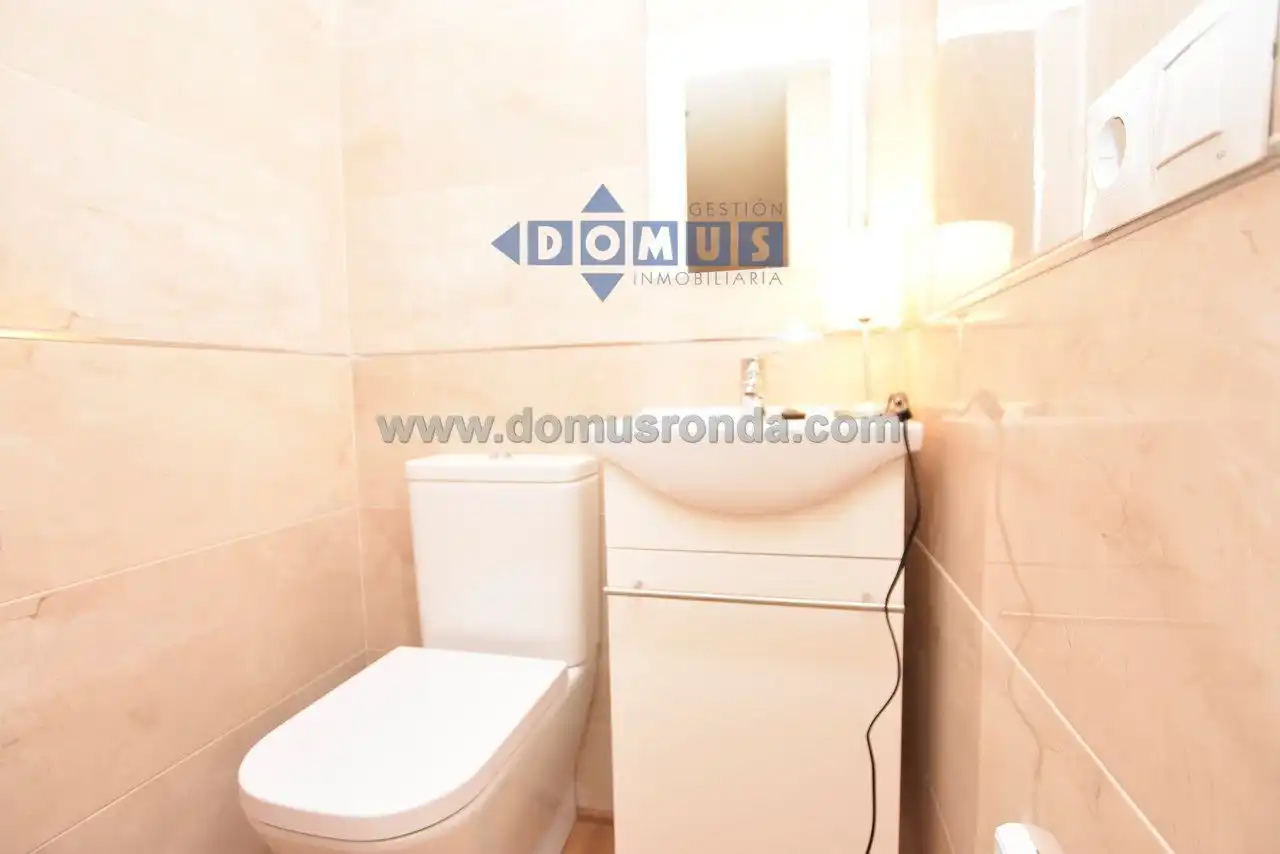 Bathroom of Flat for rent in Ronda  with Air Conditioner and Terrace
