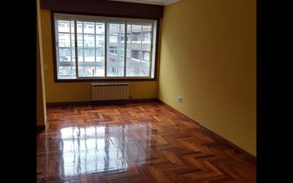 Bedroom of Flat to rent in Vigo   with Heating and Parquet flooring