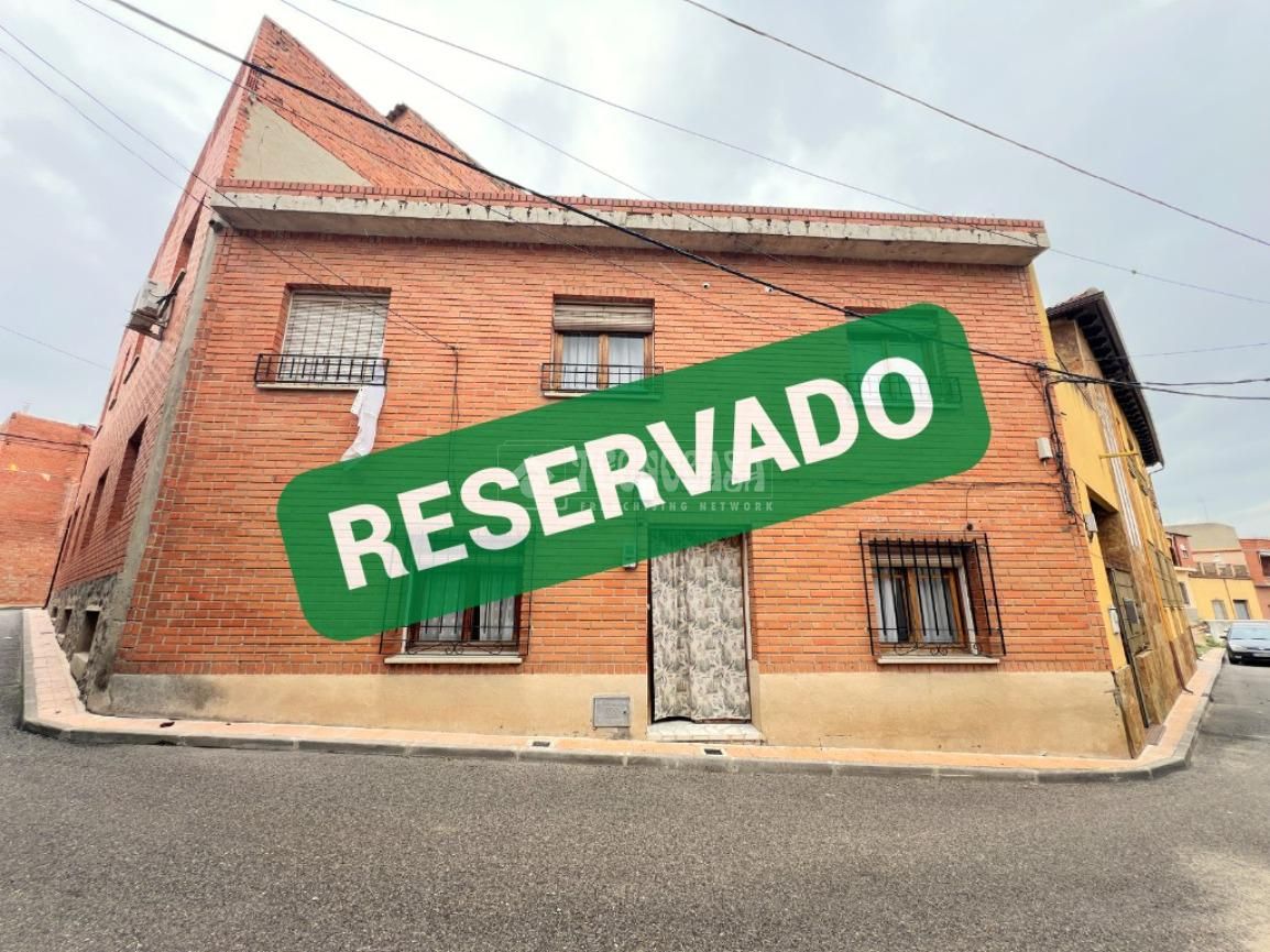 Vista exterior de Casa adosada en venda en Villasequilla amb Terrassa