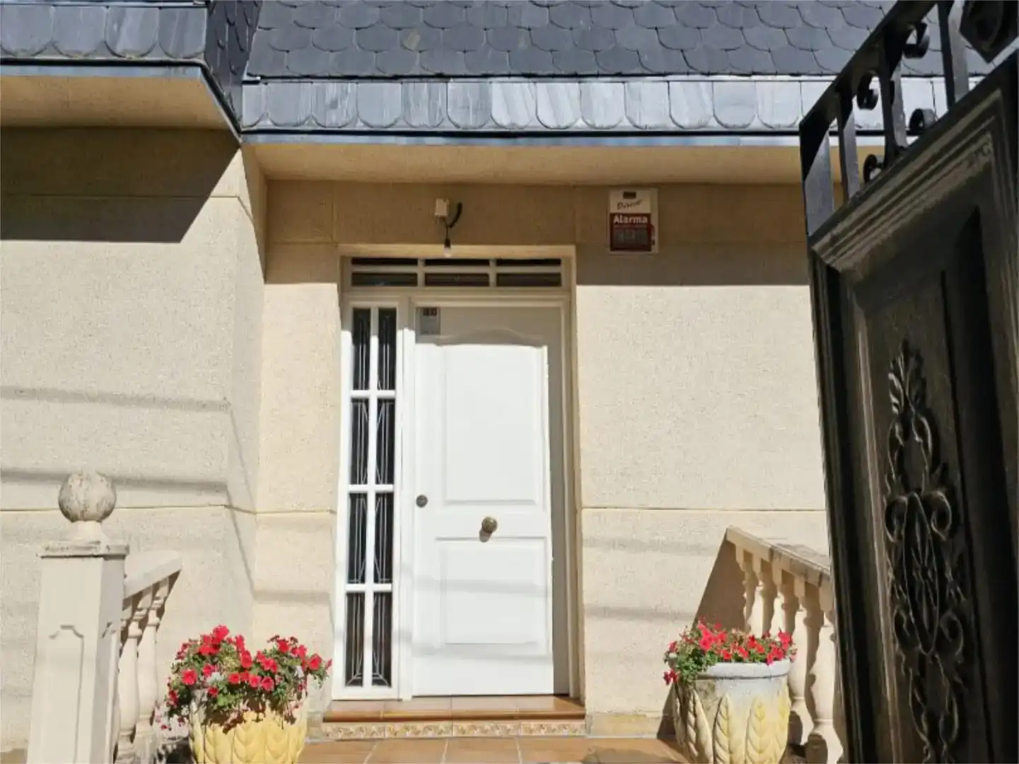 Vista exterior de Casa o xalet en venda en Paracuellos de Jarama amb Aire condicionat i Piscina