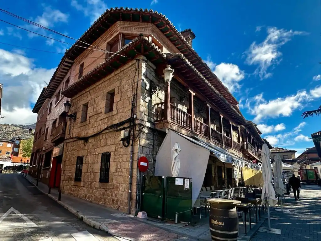 Vista exterior de Edificio en venta en Manzanares El Real