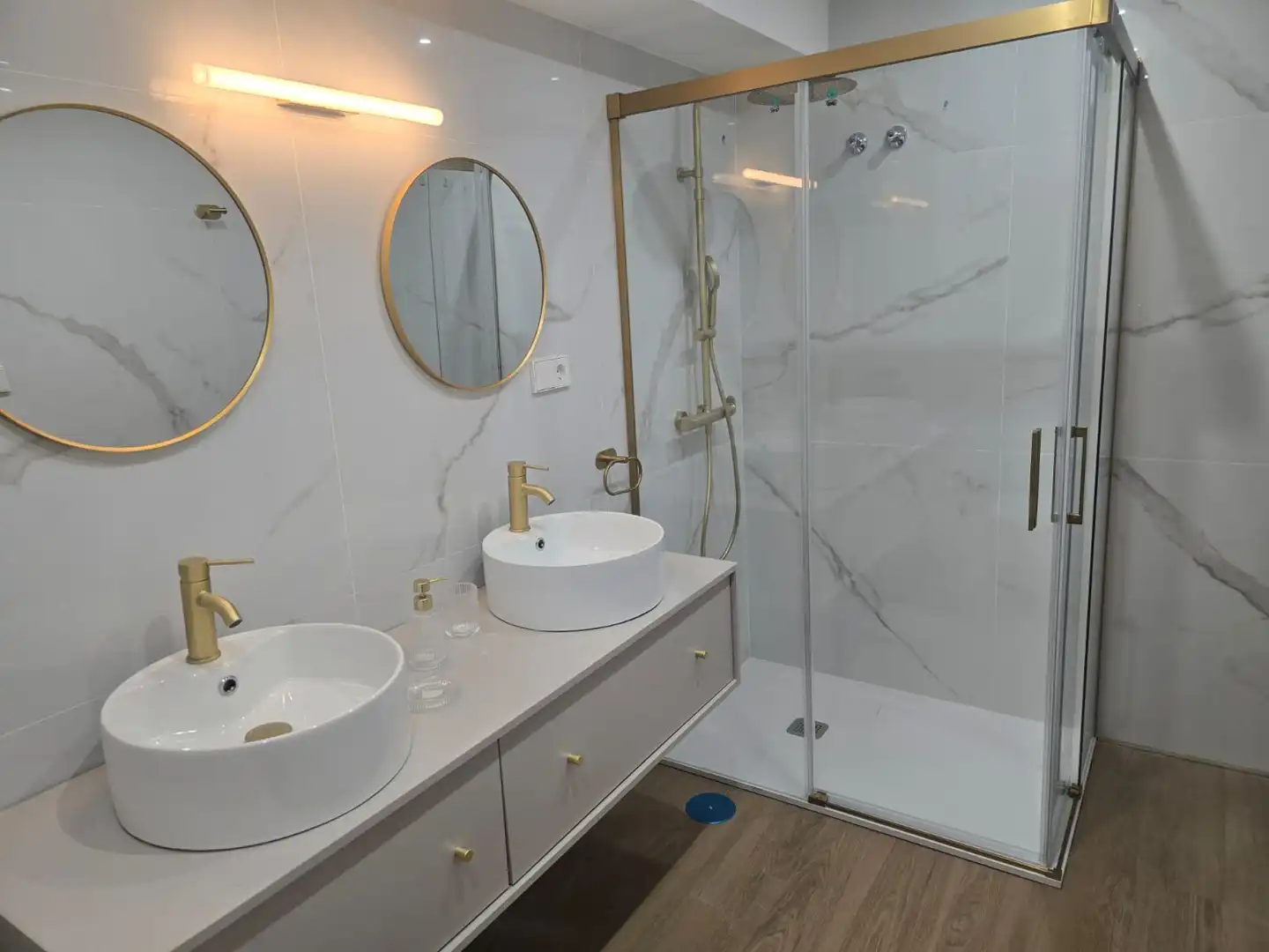 Bathroom of Flat for rent in Vigo 