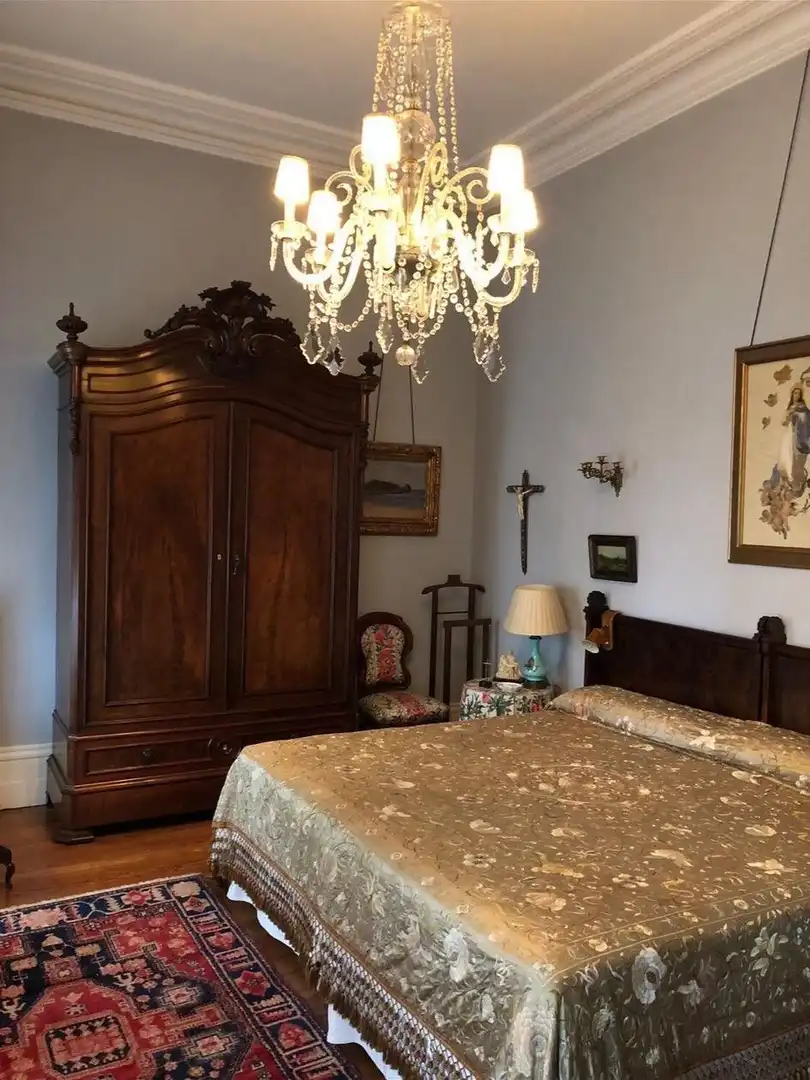Dormitori de Casa o xalet en venda en Gijón  amb Jardí privat, Terrassa i Moblat