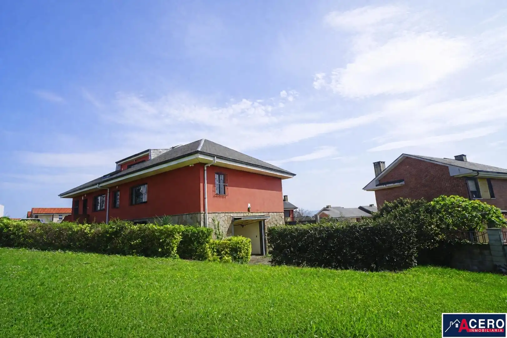 Außenansicht von Haus oder Chalet zum Verkauf in Camargo mit Privatgarten, Parkett und Schwimmbad