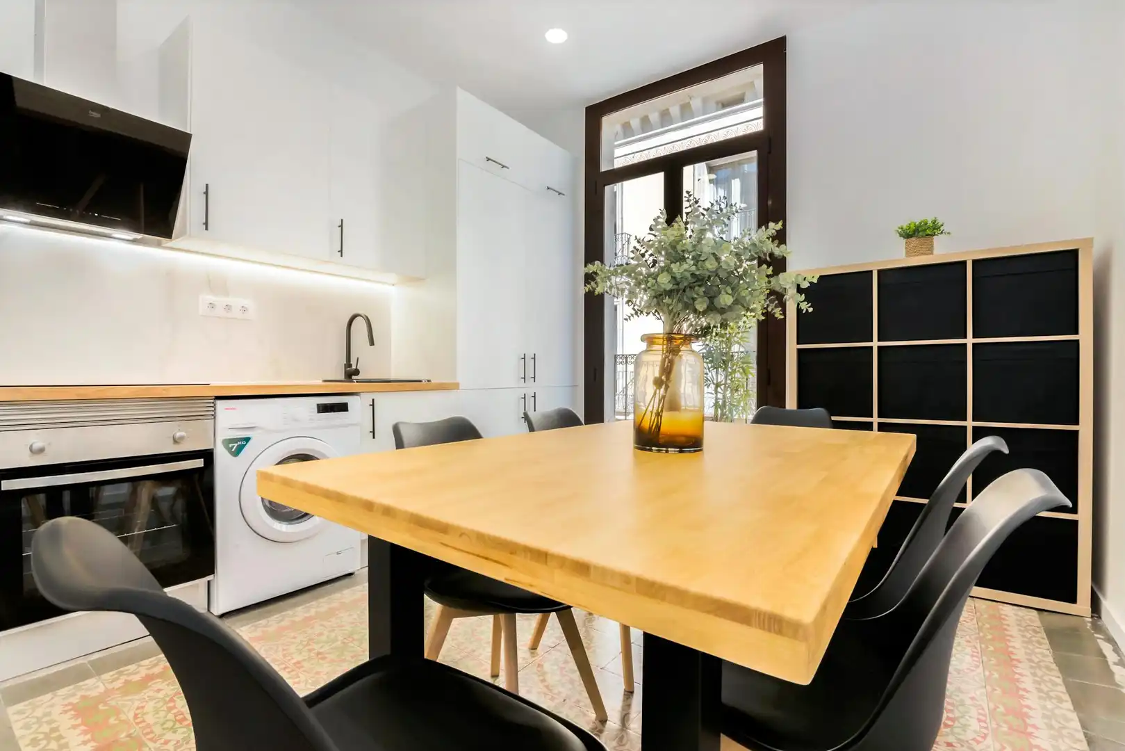 Dining room of Flat for share in Barcelona  with Heating, Washing machine and TV
