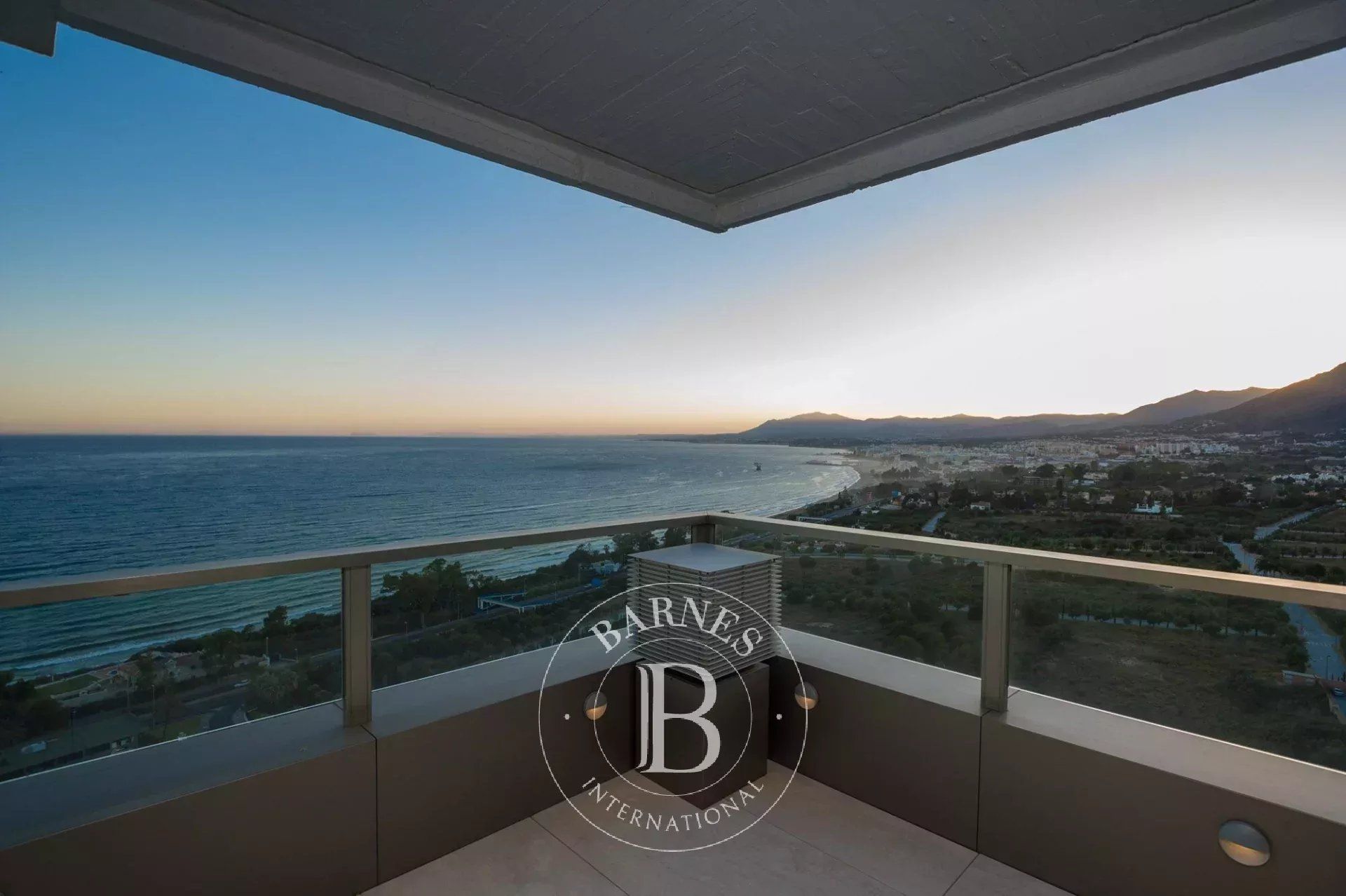 Habitación de Ático en venta en Marbella con Aire acondicionado, Calefacción y Piscina