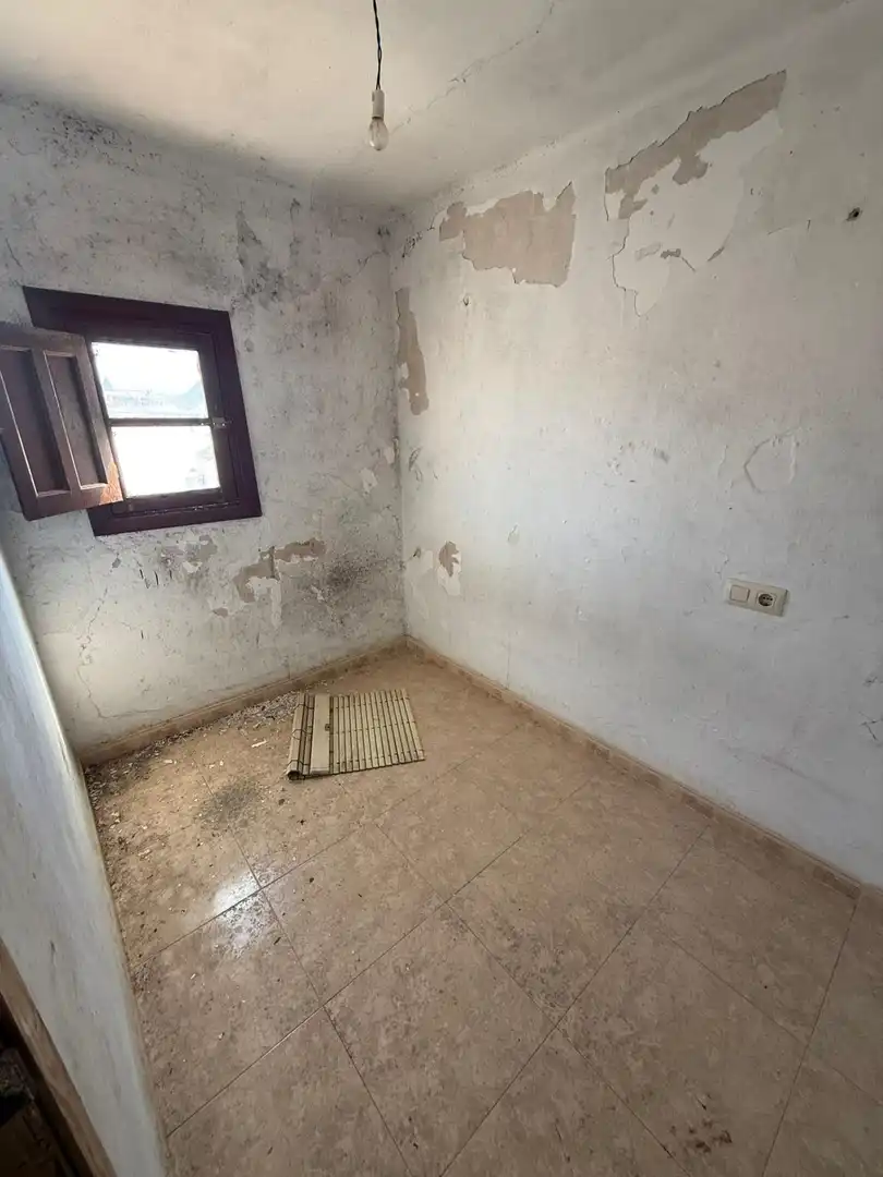 Casa adosada en venta en Cuevas de San Marcos con Balcón