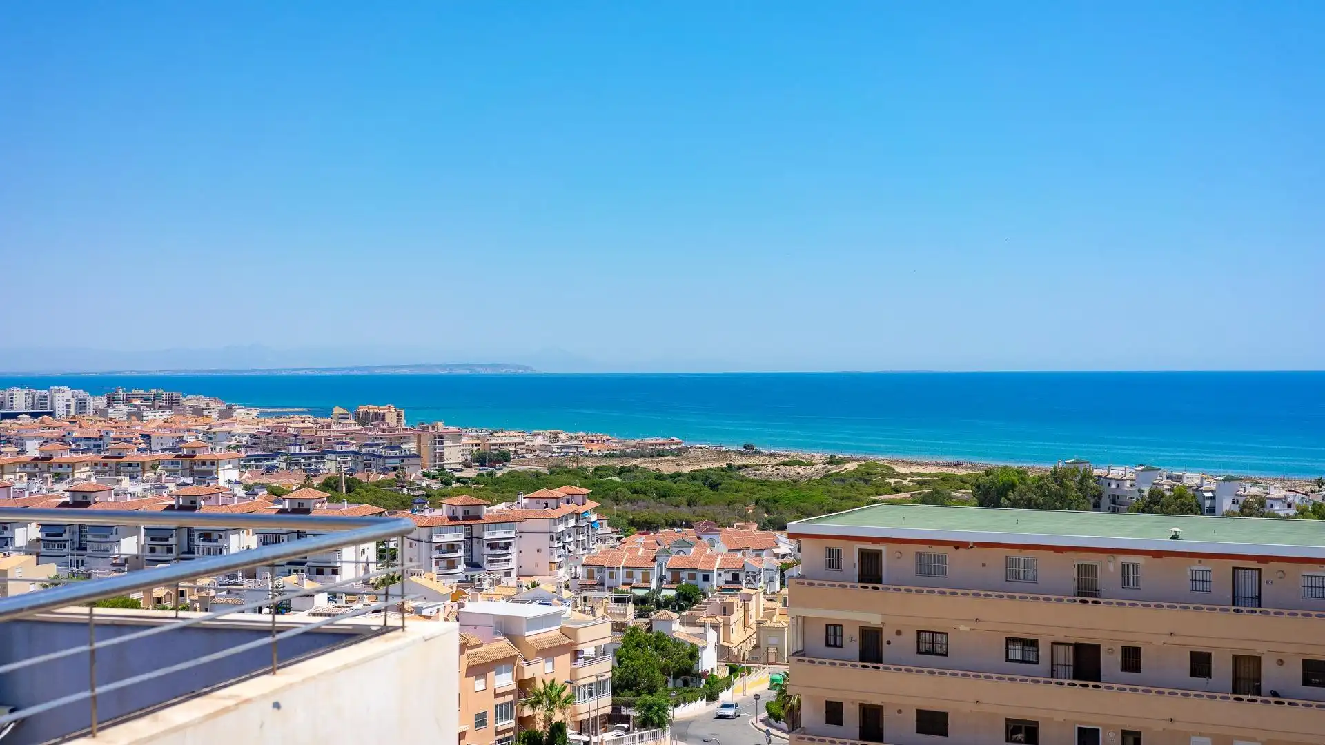 Vista exterior de Ático en venta en Torrevieja con Aire acondicionado, Terraza y Trastero