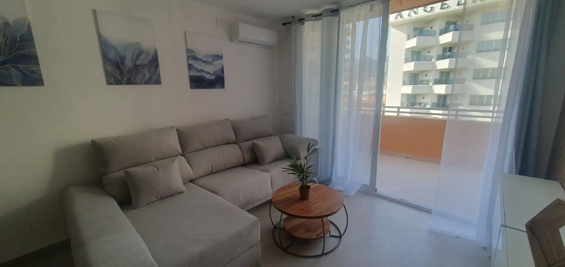 Sala d'estar de Pis en venda en Fuengirola amb Moblat