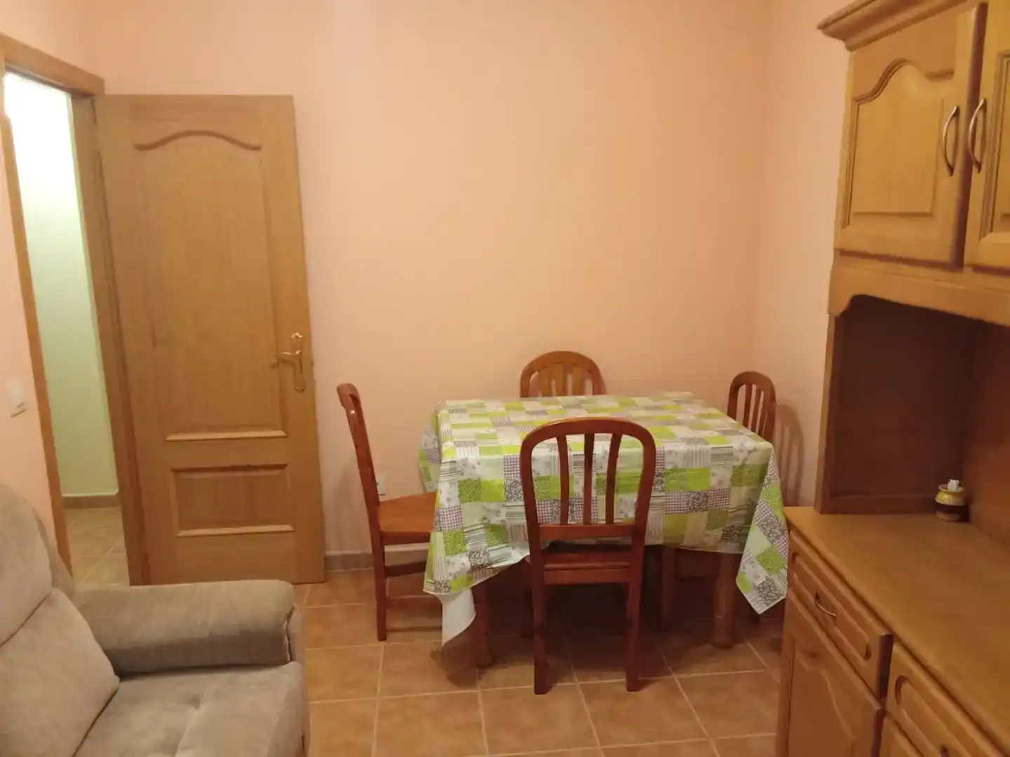 Menjador de Casa adosada en venda en San Justo amb Jardí privat, Traster i Moblat