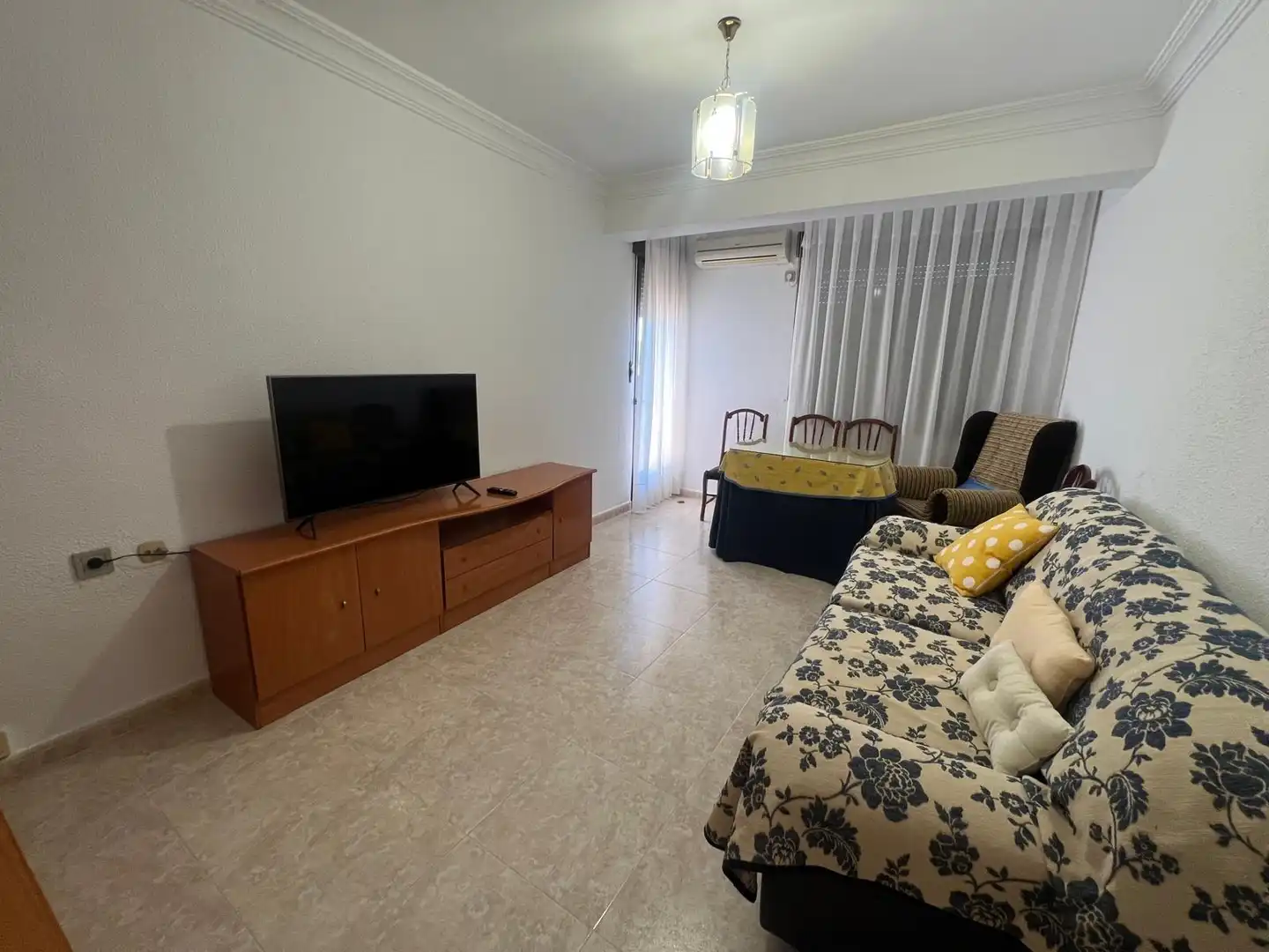 Living room of Flat for rent in Plasencia  with Air Conditioner, Terrace and Furnished