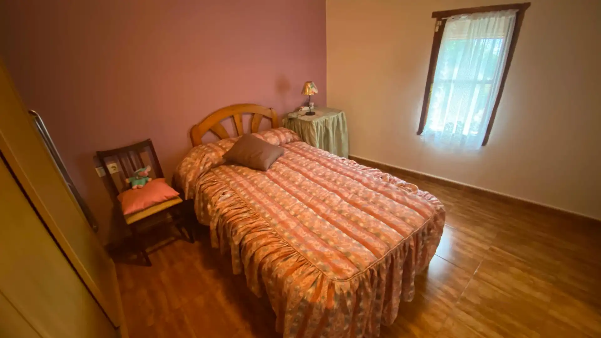 Habitación de Casa o chalet en venta en San Martín del Rey Aurelio con Jardín privado, Trastero y Amueblado