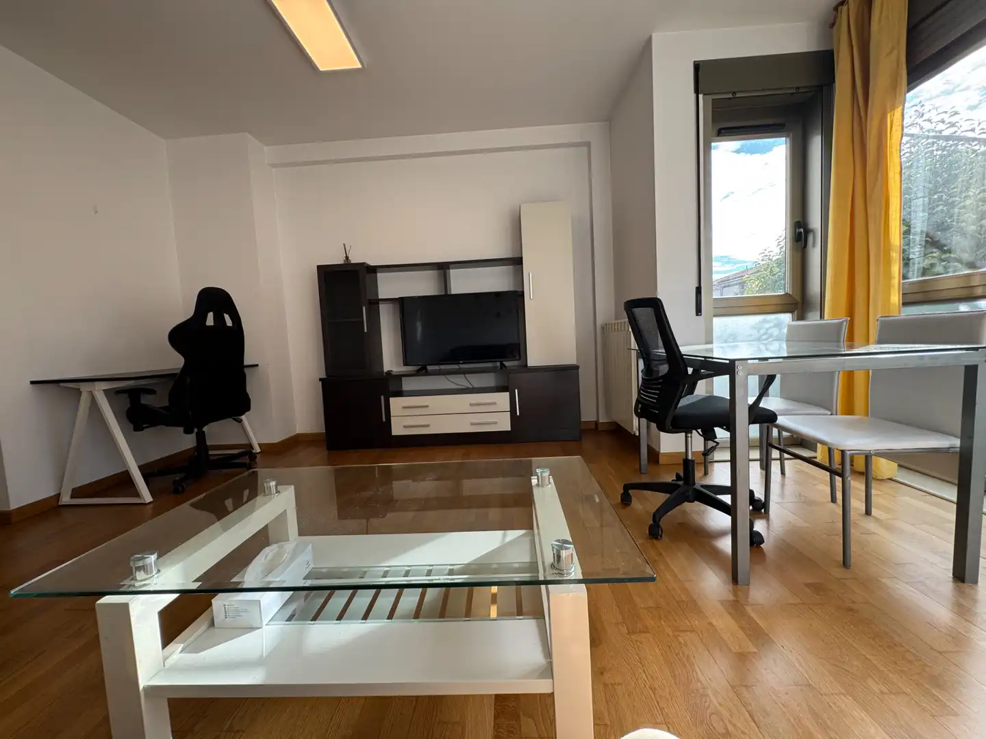 Sala de estar de Apartamento de alquiler en Santiago de Compostela  con Calefacción, Trastero y Amueblado