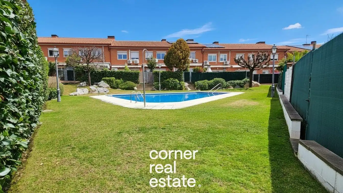 Vista exterior de Casa adosada en venta en Masquefa con Aire acondicionado, Calefacción y Jardín privado