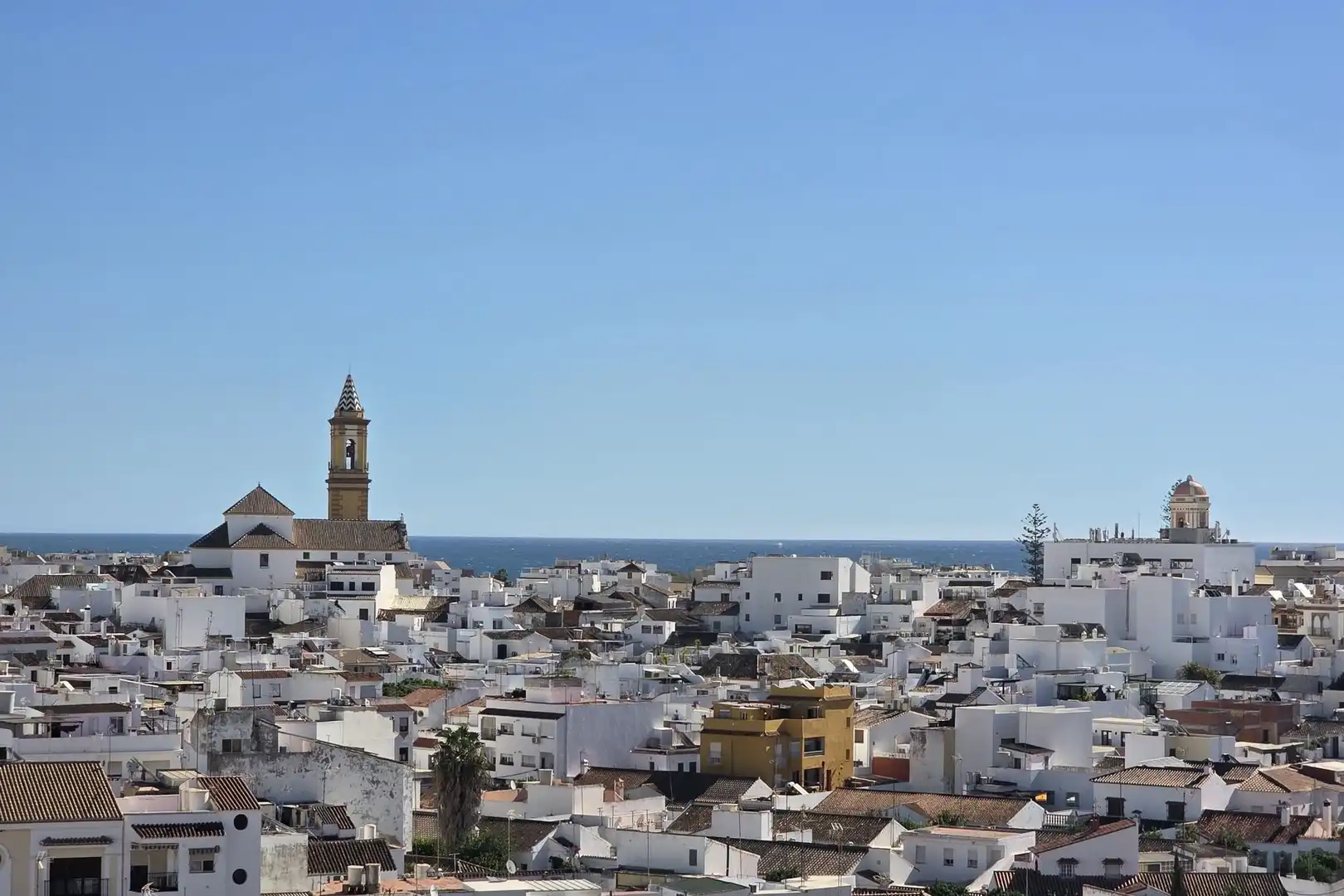 Vista exterior de Àtic en venda en Estepona