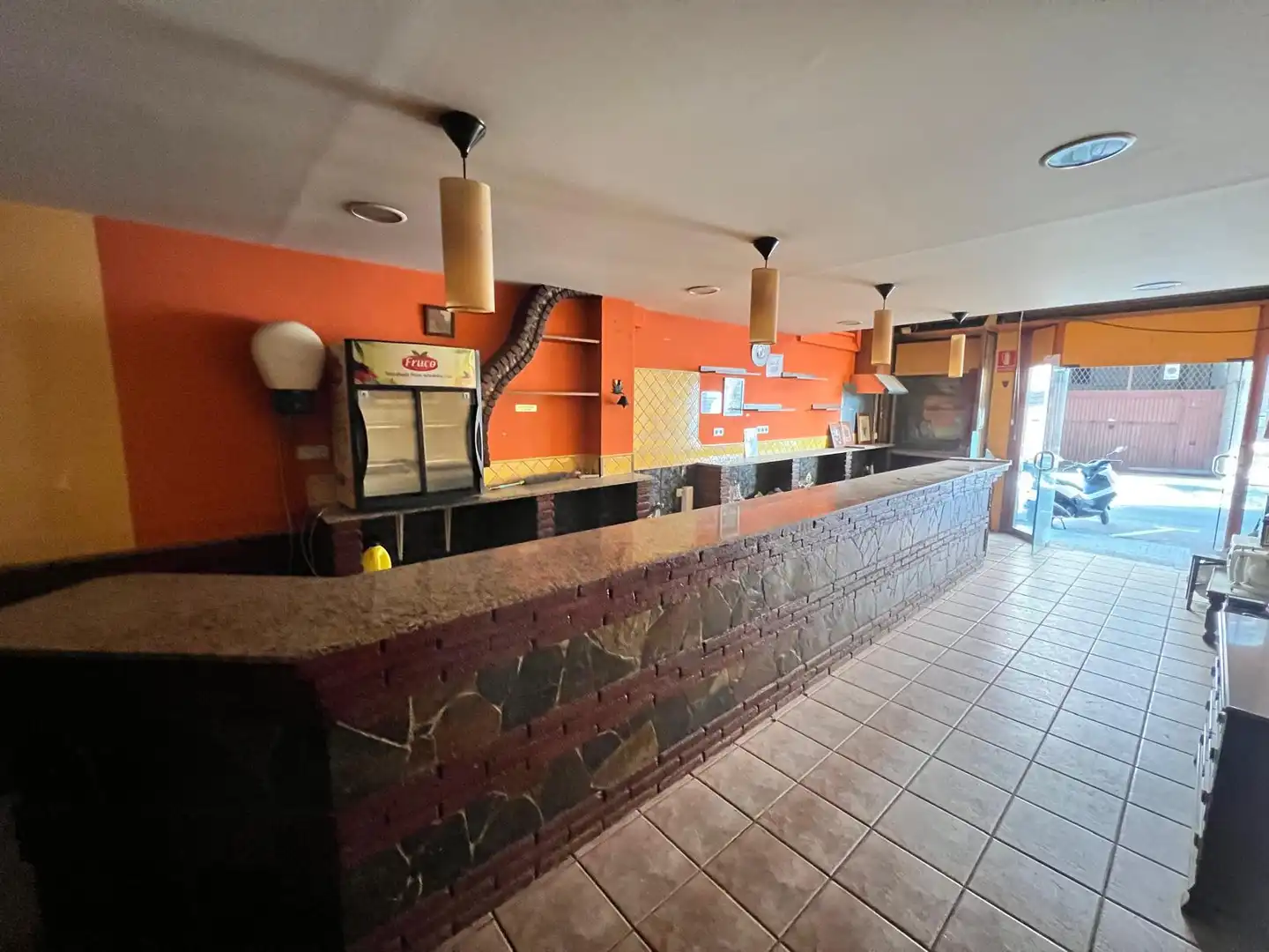 Local en venta en Cornellà de Llobregat