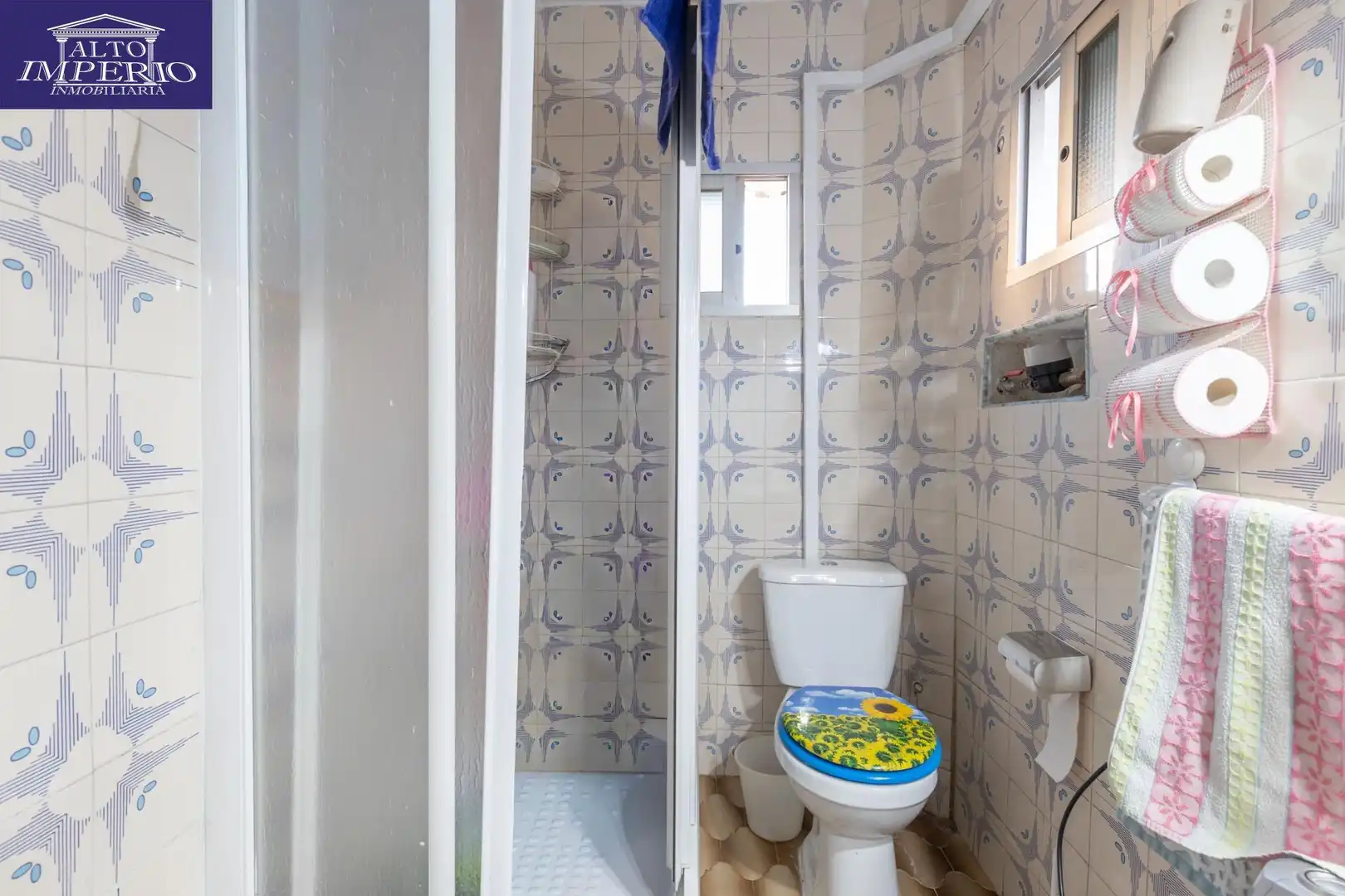 Bathroom of Flat for sale in Granada