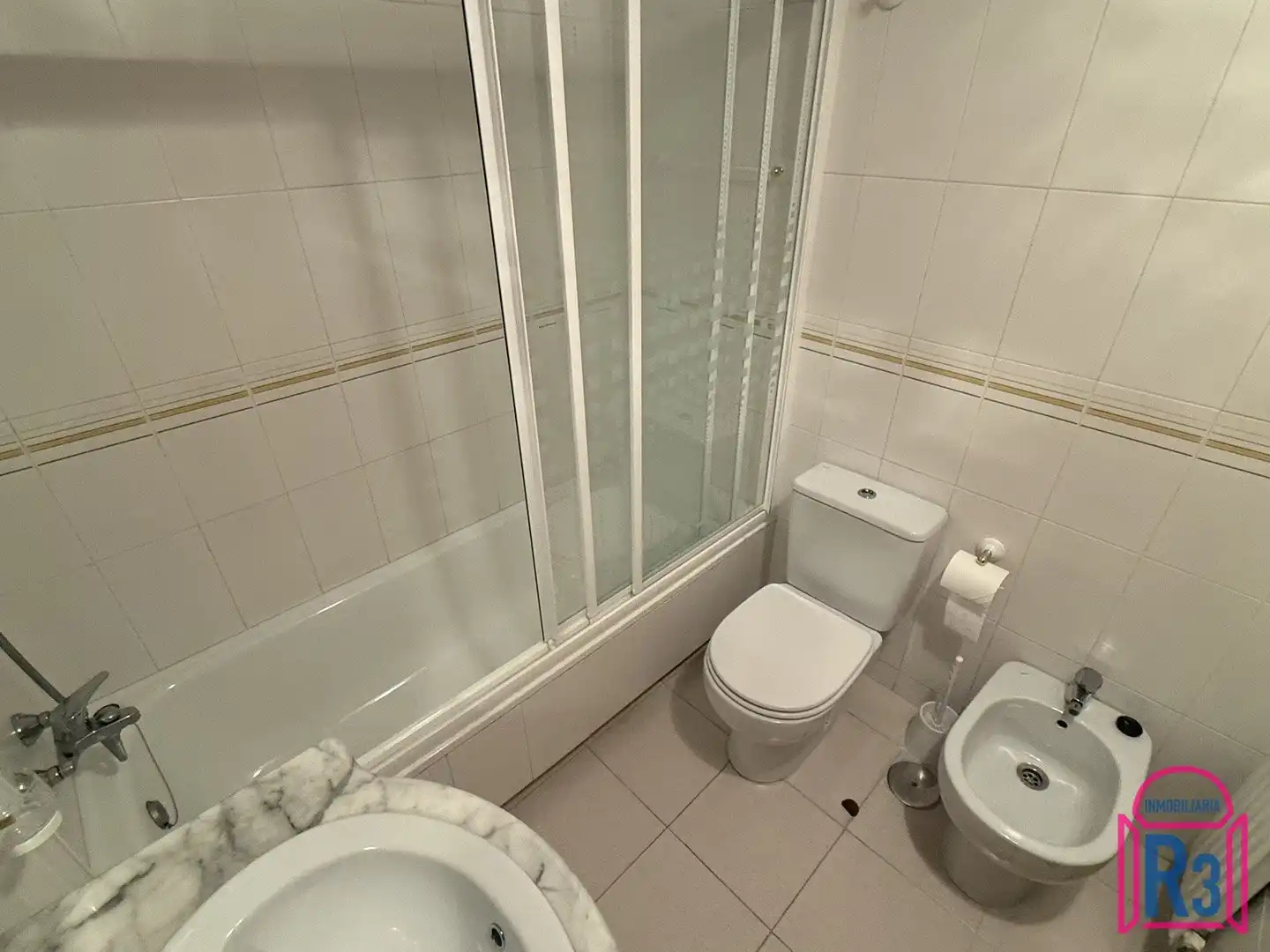 Bathroom of Flat for rent in Las Eras de Renueva
