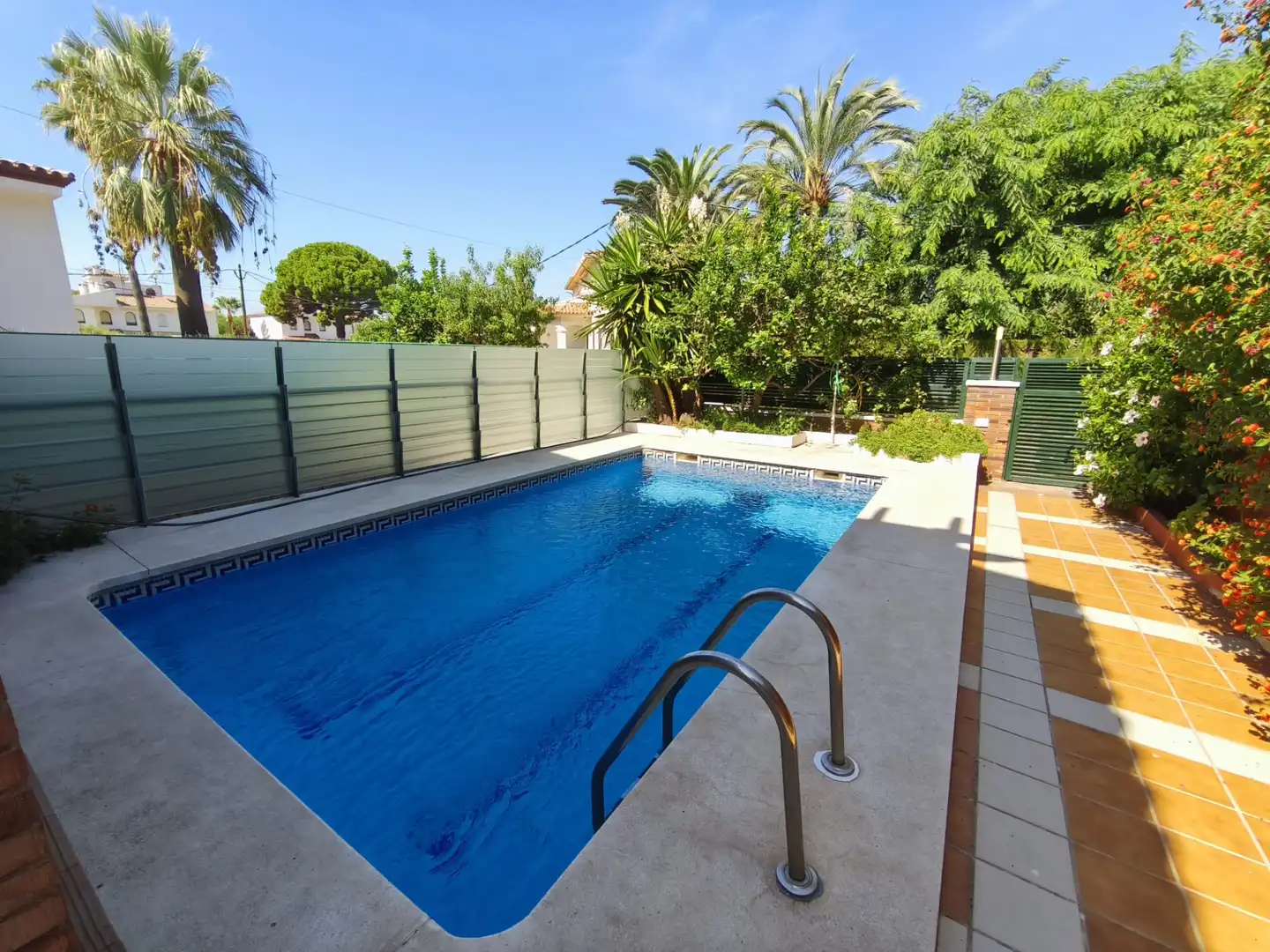Semi-detached house with terrace for sale in Carrer Bergantí, imagen 3