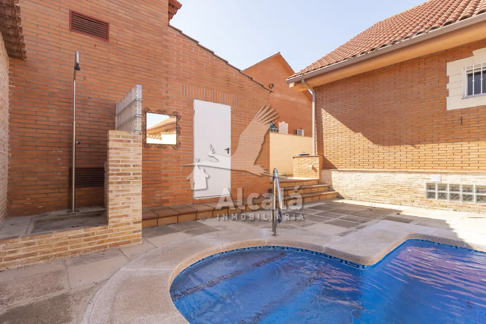 Piscina de Casa adosada en venta en Villalbilla con Aire acondicionado, Calefacción y Parquet
