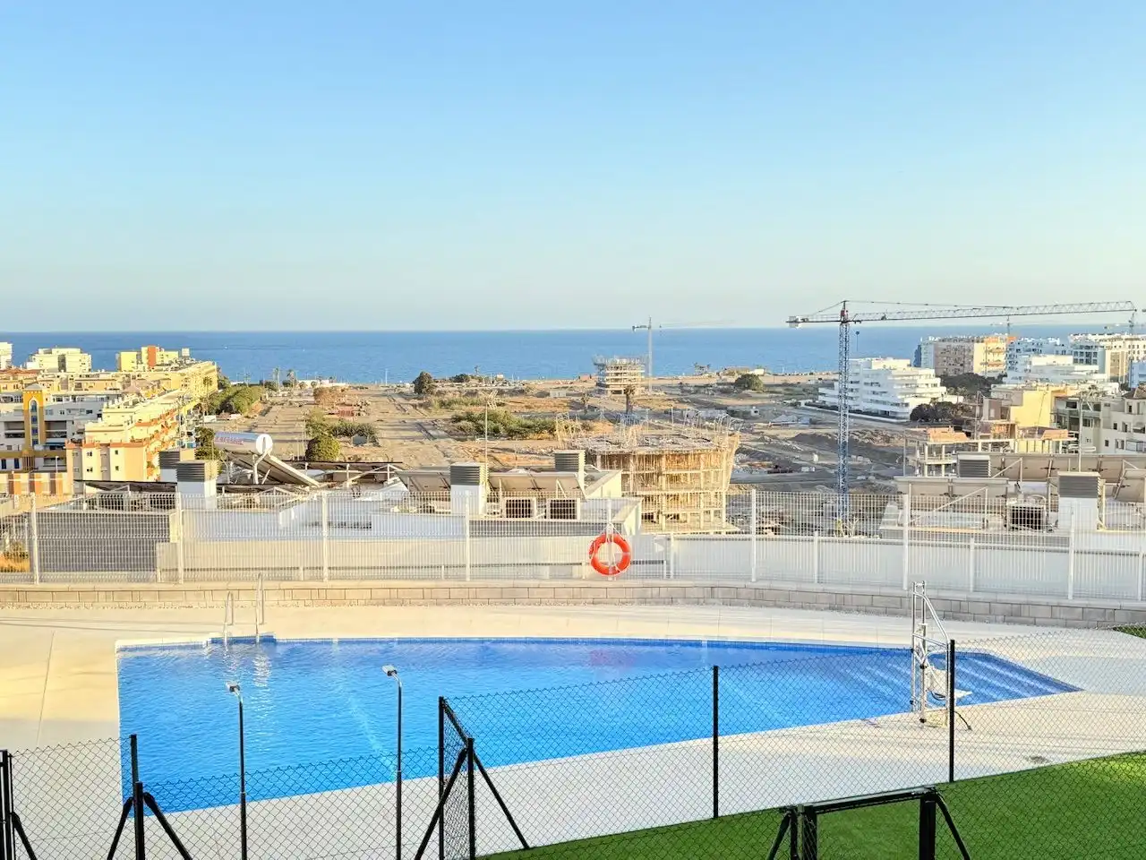 Piscina de Casa adosada en venta en Vélez-Málaga con Jardín privado y Piscina comunitaria