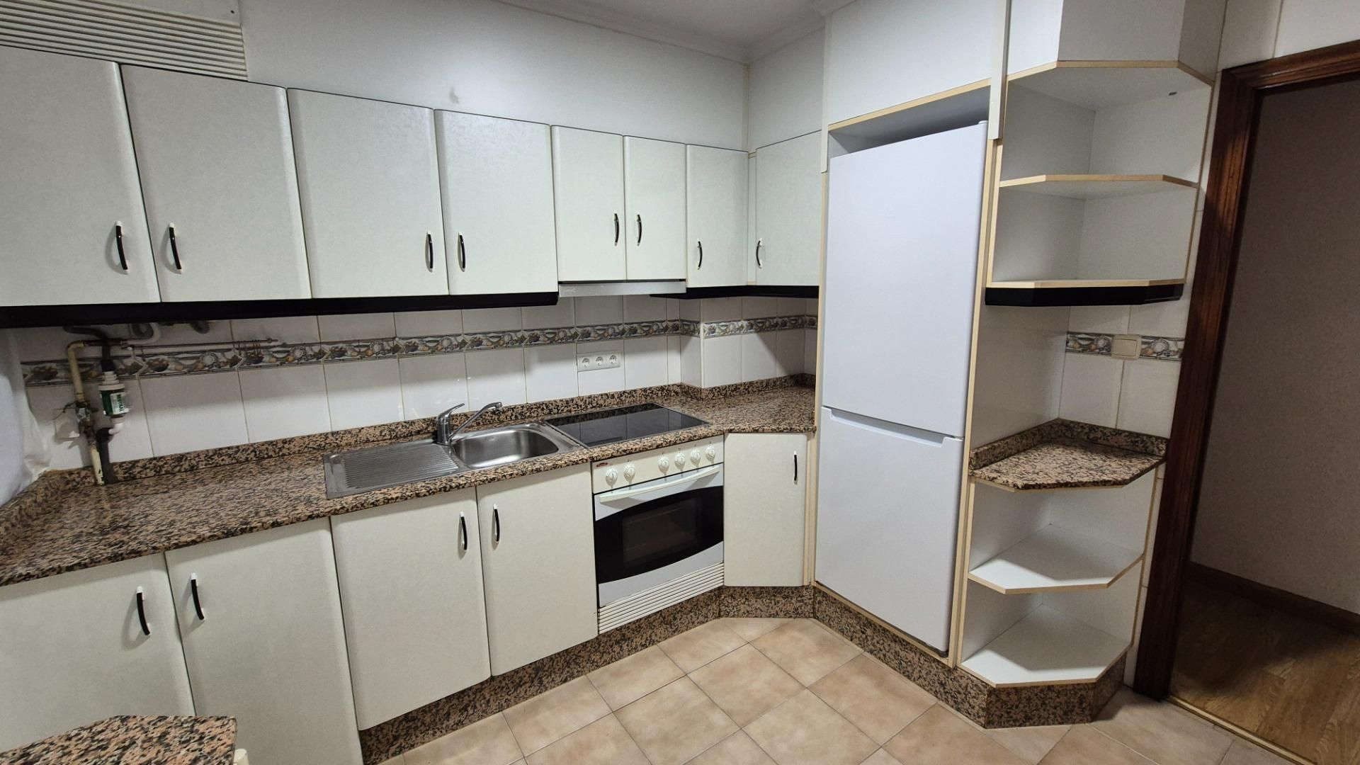 Cuina de Pis de lloguer en Ponferrada amb Calefacció, Terrassa i Traster