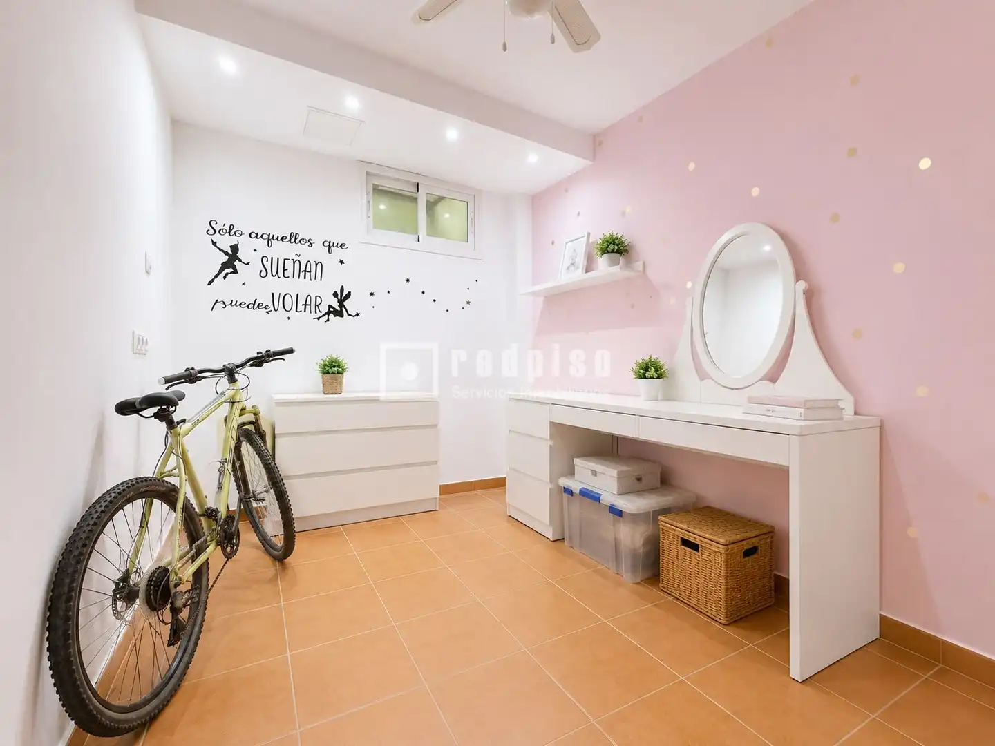 Dormitori de Casa o xalet en venda en Vélez-Málaga amb Jardí privat, Terrassa i Traster