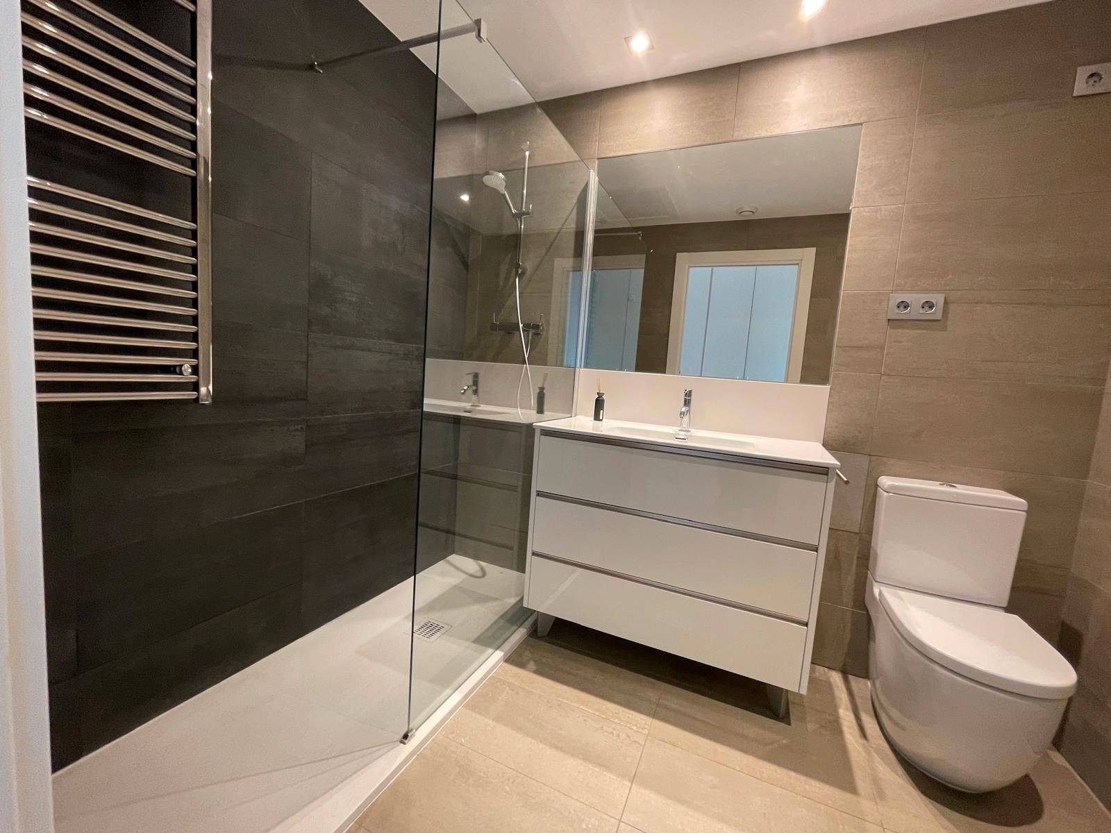 Bathroom of Flat for sale in  Barcelona Capital  with Air Conditioner, Heating and Terrace