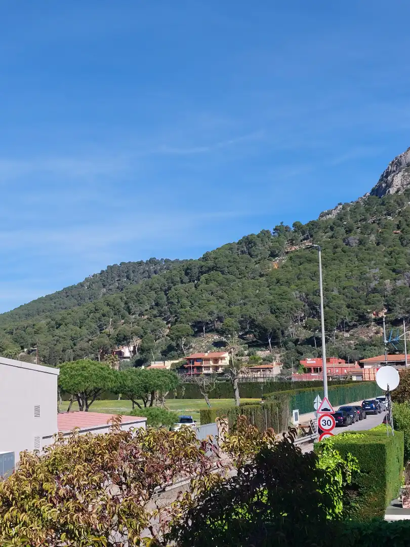 Außenansicht von Einfamilien-Reihenhaus zum Verkauf in L'Estartit mit Klimaanlage, Heizung und Terrasse