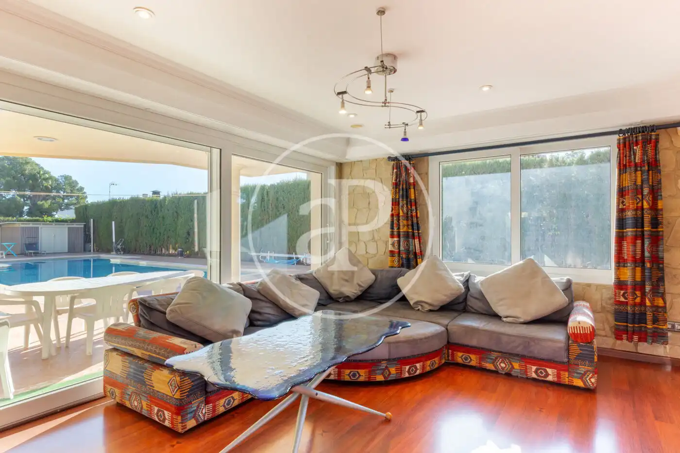 Sala de estar de Casa o chalet en venta en Serra con Aire acondicionado, Calefacción y Jardín privado