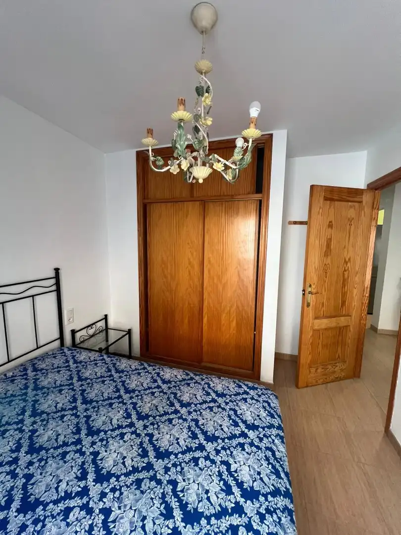 Dormitori de Apartament de lloguer en Almería amb Aire condicionat i Moblat