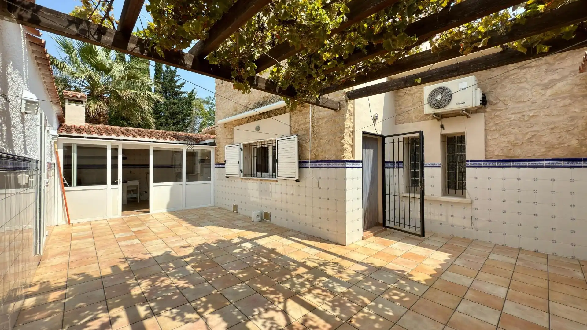 Jardí de Casa o xalet en venda en Alicante / Alacant amb Aire condicionat, Calefacció i Jardí privat