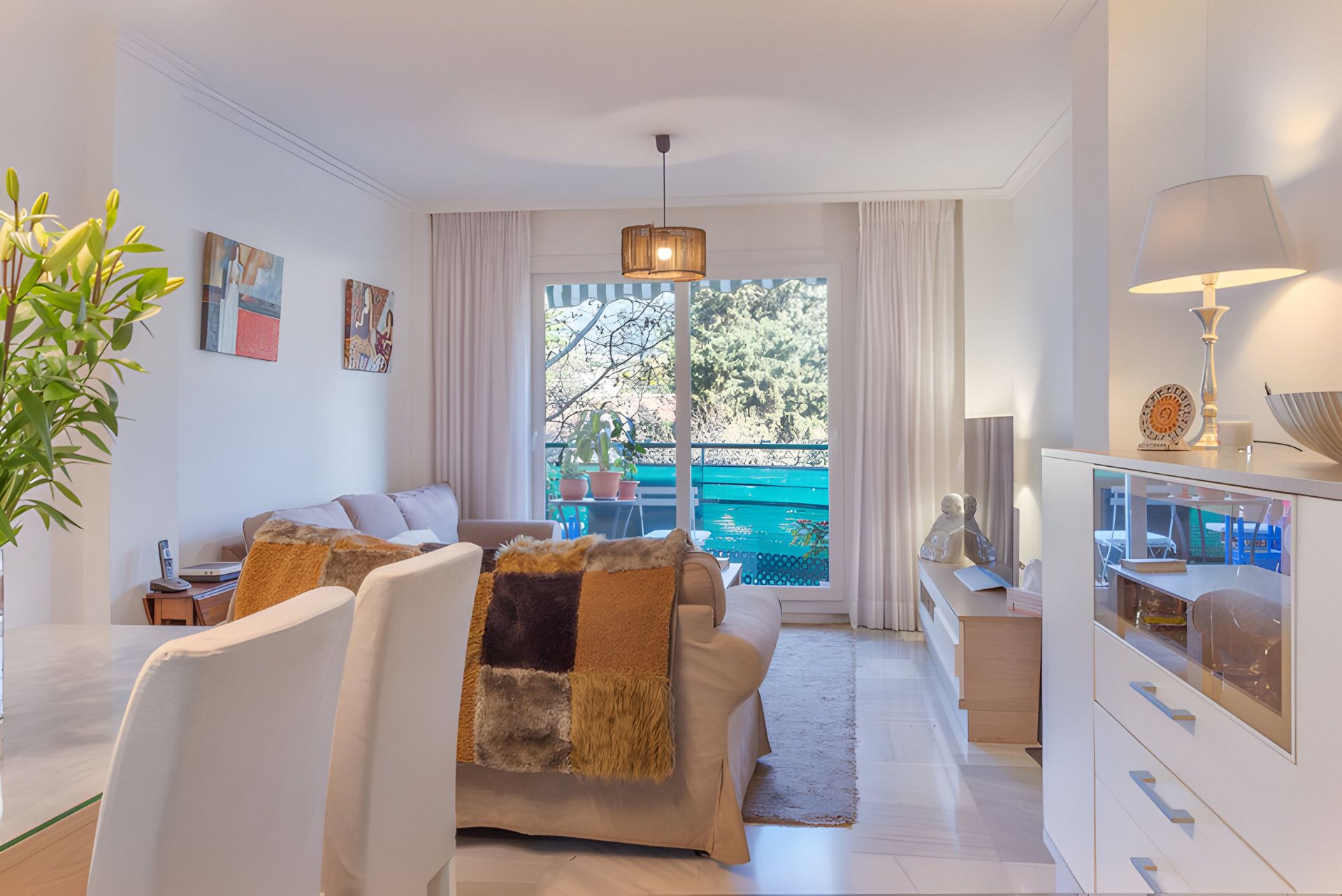 Sala d'estar de Apartament en venda en Marbella amb Terrassa, Piscina i Internet