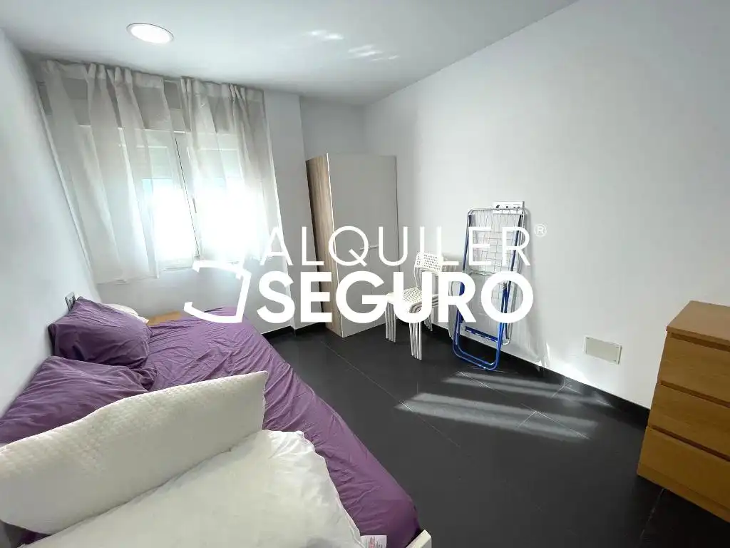 Bedroom of Flat for rent in Madrid  with Air Conditioner, Heating and Furnished