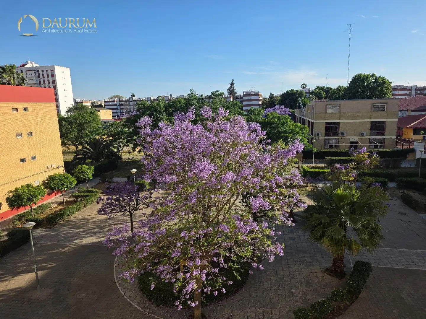 Vista exterior de Piso en venta en  Sevilla Capital con Aire acondicionado, Calefacción y Trastero