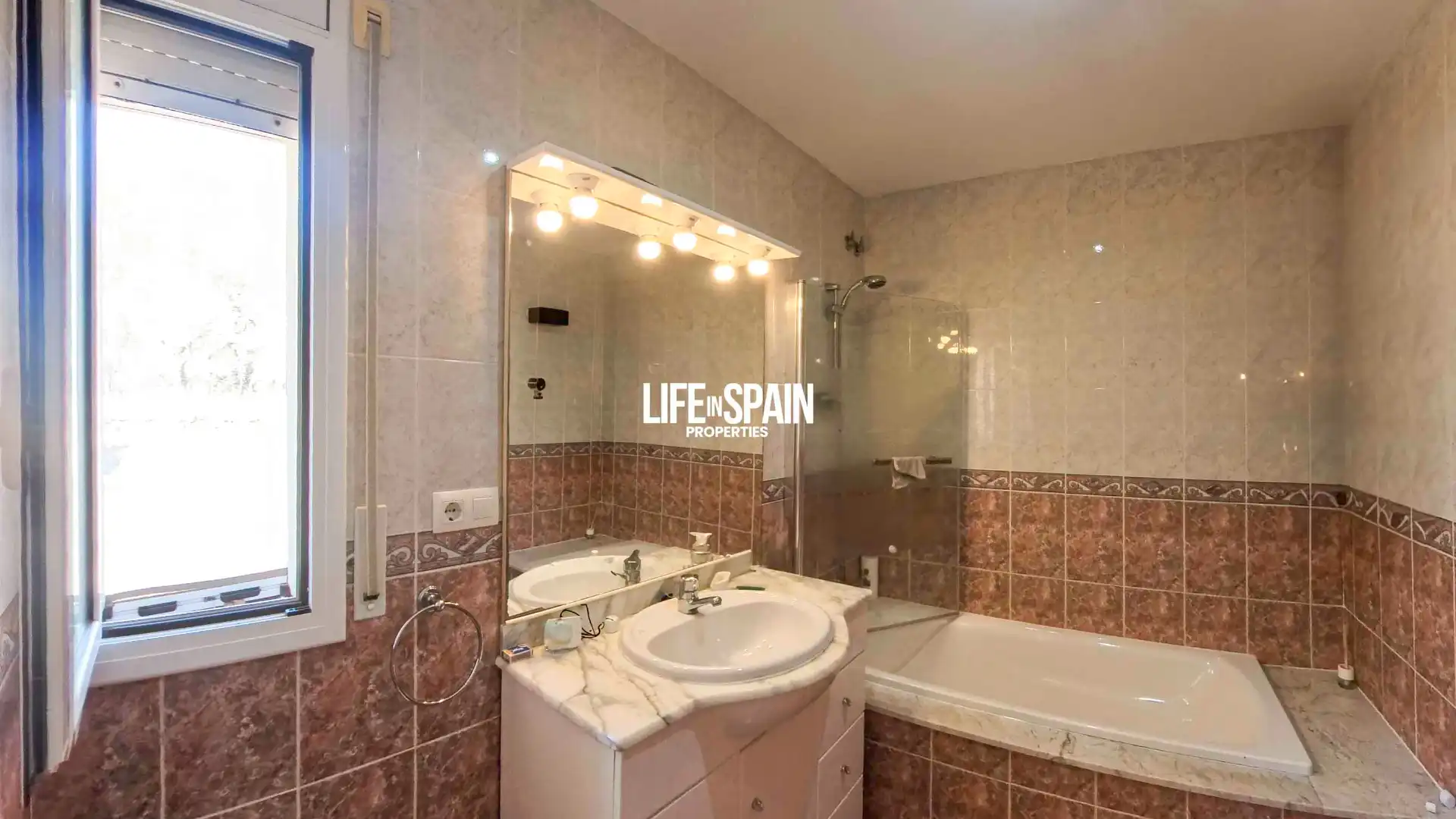 Baño de Casa o chalet en venta en Ginestar con Calefacción, Jardín privado y Terraza
