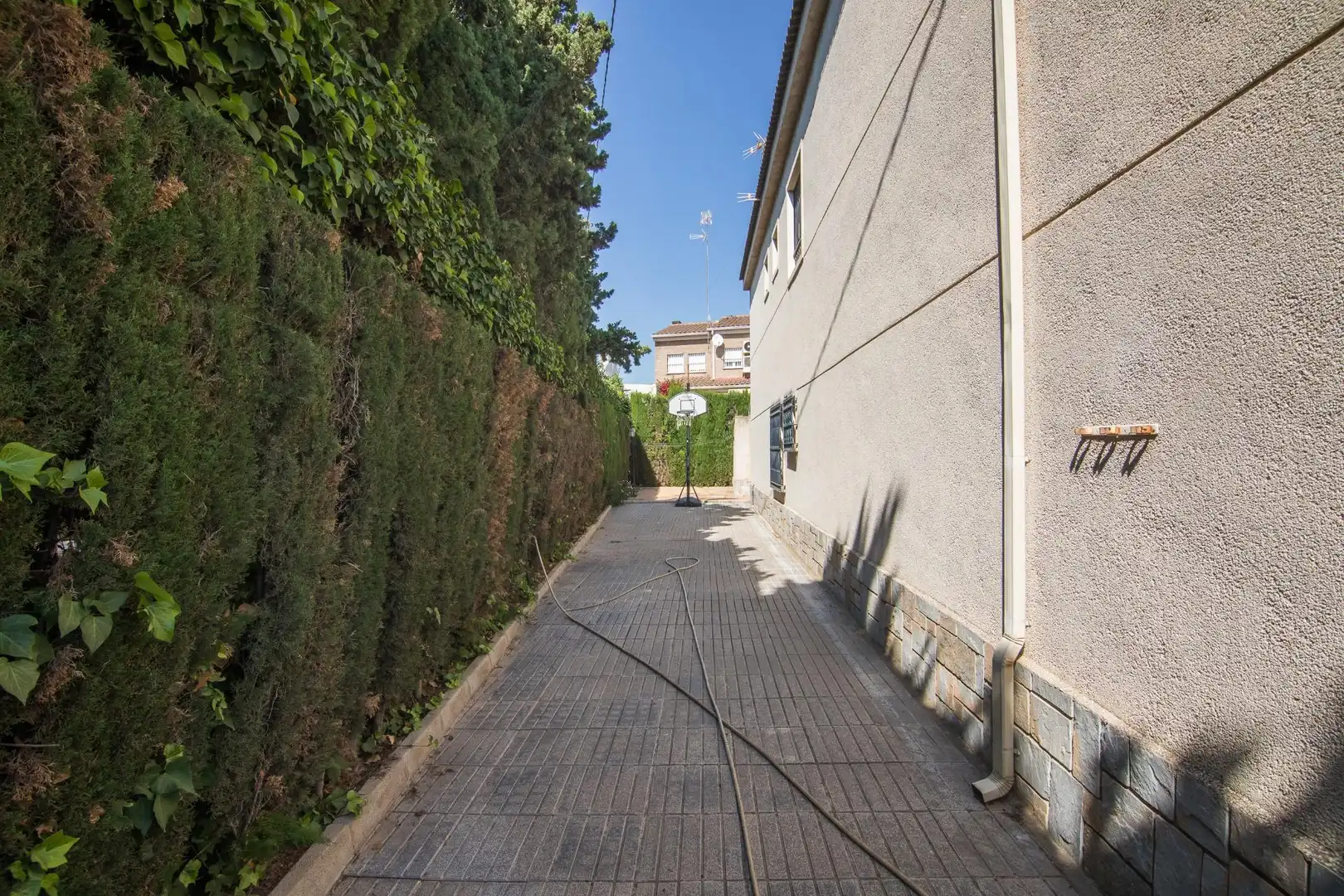 Vista exterior de Casa o xalet en venda en Elche / Elx amb Jardí privat, Terrassa i Piscina
