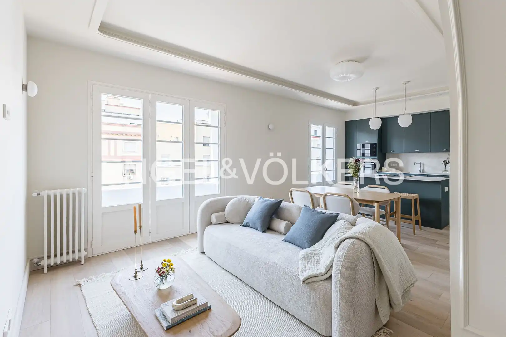 Living room of Flat for sale in Madrid  with Air Conditioner, Heating and Parquet flooring