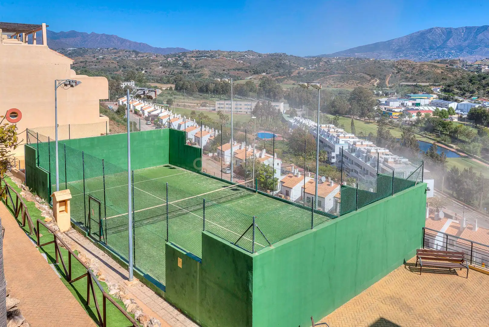 Außenansicht von Maisonette zum Verkauf in Mijas mit Klimaanlage, Privatgarten und Abstellraum